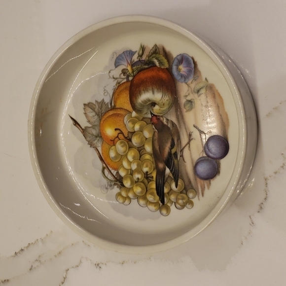 JOHNSON Bros. Ceramic fruit ashtray white 3.5" diam - Picture 2 of 10